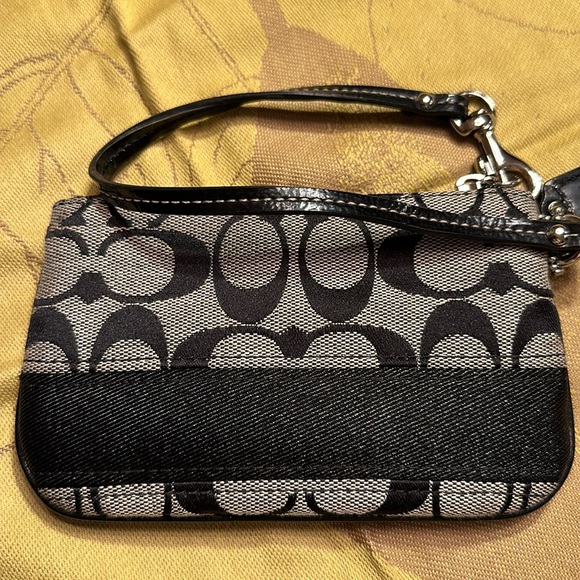 Coach zippered wristlet - Picture 4 of 6
